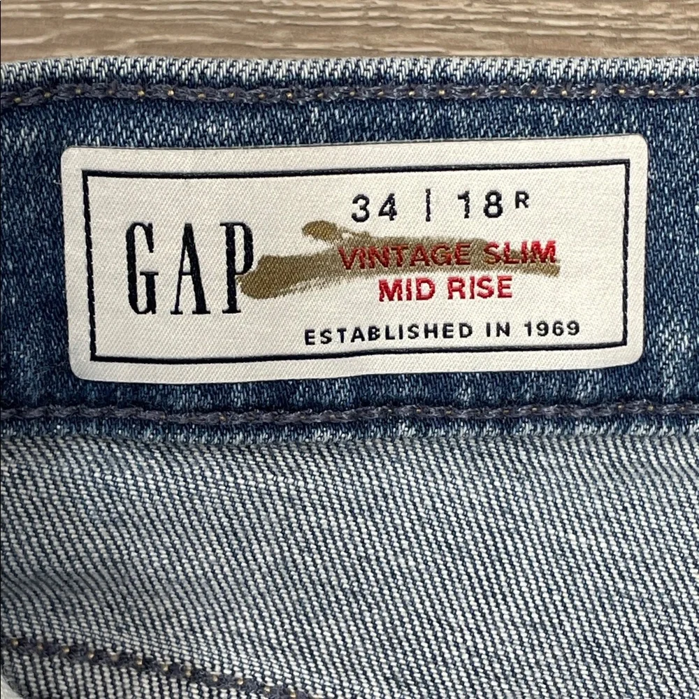 NWOT Gap Vintage Slim Mid Rise Raw Hem Medium Indigo Denim Jeans 34 / 18R